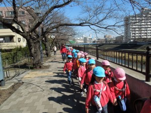 さあ！金井公園を目指して歩こう！