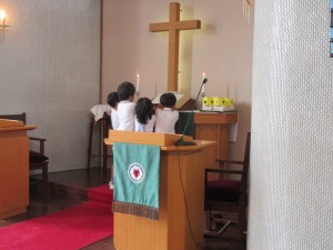礼拝の中で東日本大震災被災者を覚えて献金をします。