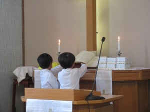 礼拝の中で東日本大震災被災者のための献金をします。