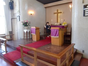 礼拝の中で、東日本大震災を覚えて、献金をします。