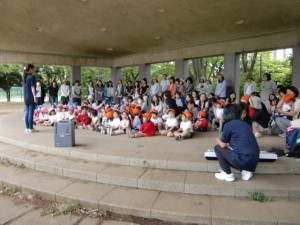 金井公園に着きました。たんぽぽさんは現地集合です。これから開会礼拝です。